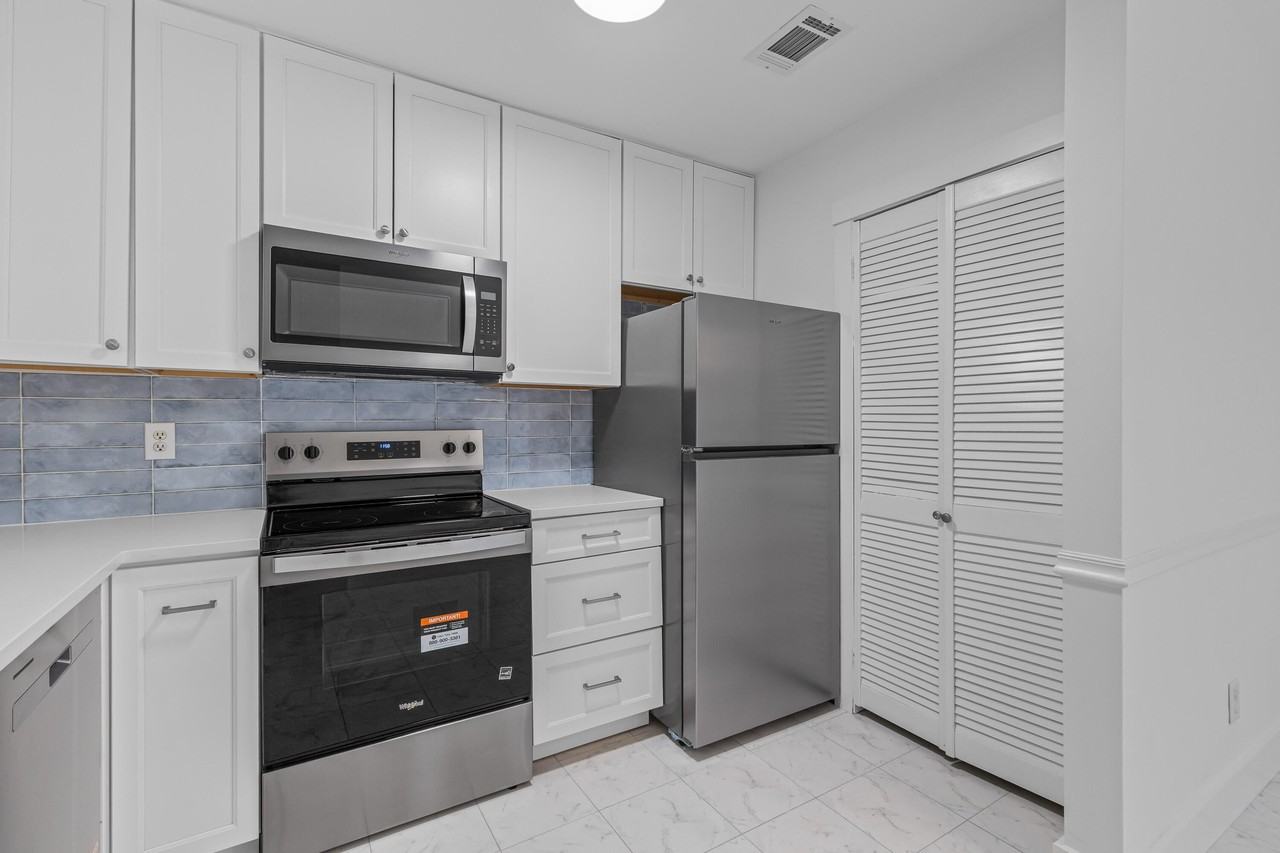 1211 Meadow Park Ln - Photo 6 of 21