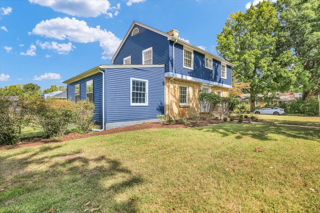 1212 W Healey St - Photo 3 of 50