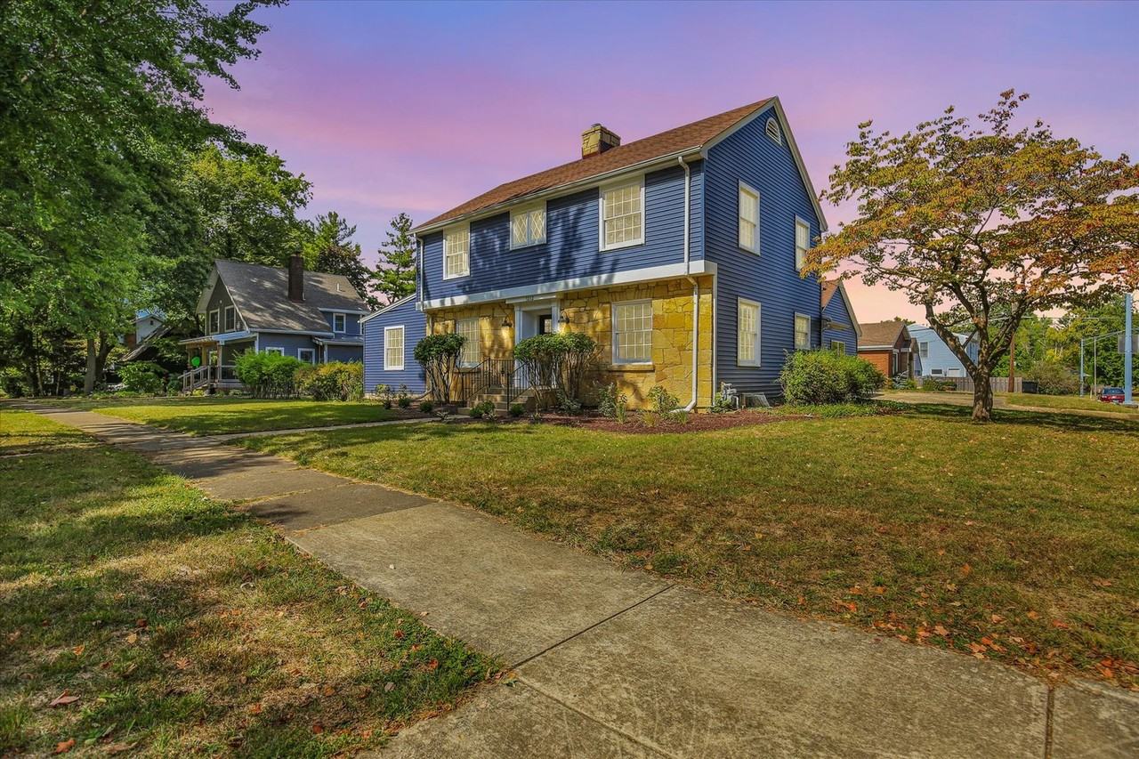 1212 W Healey St - Photo 4 of 50