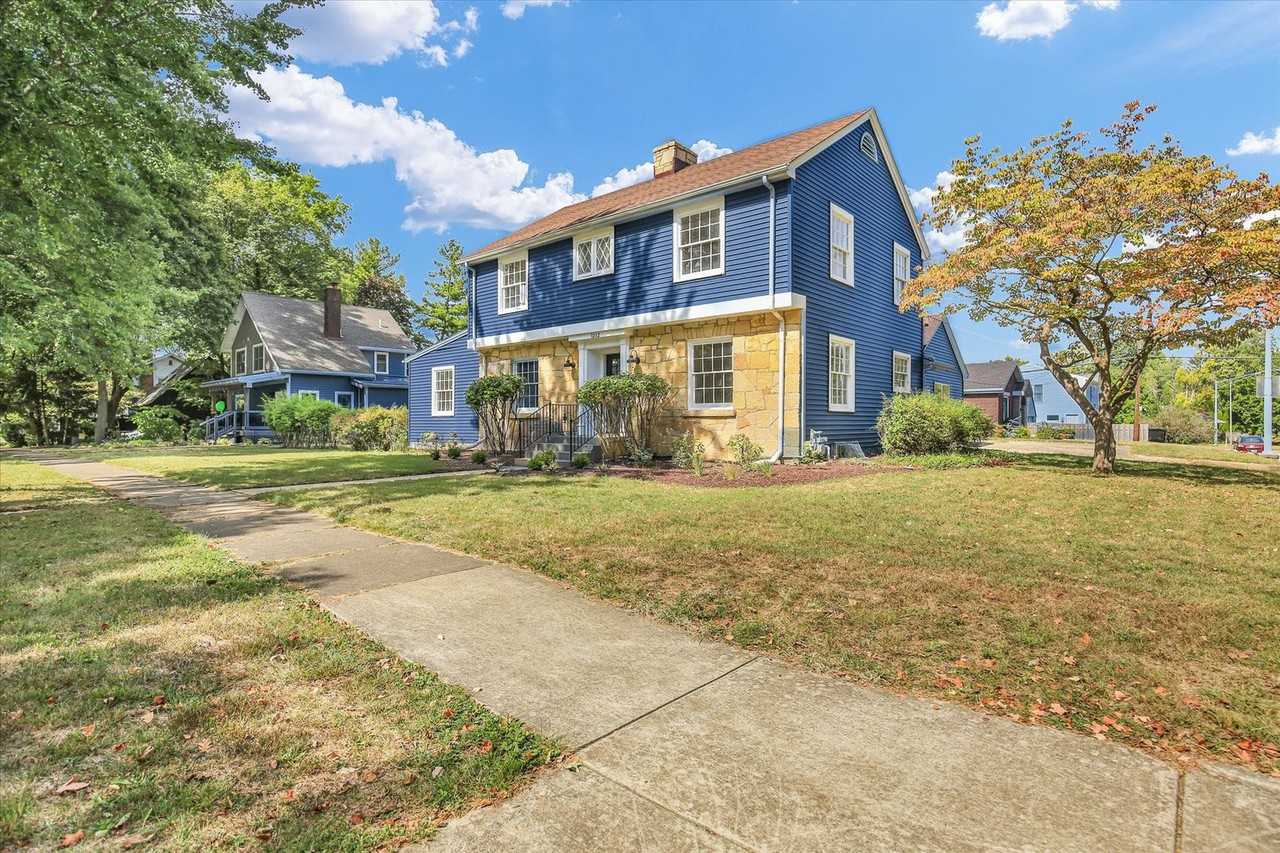 1212 W Healey St - Photo 5 of 50