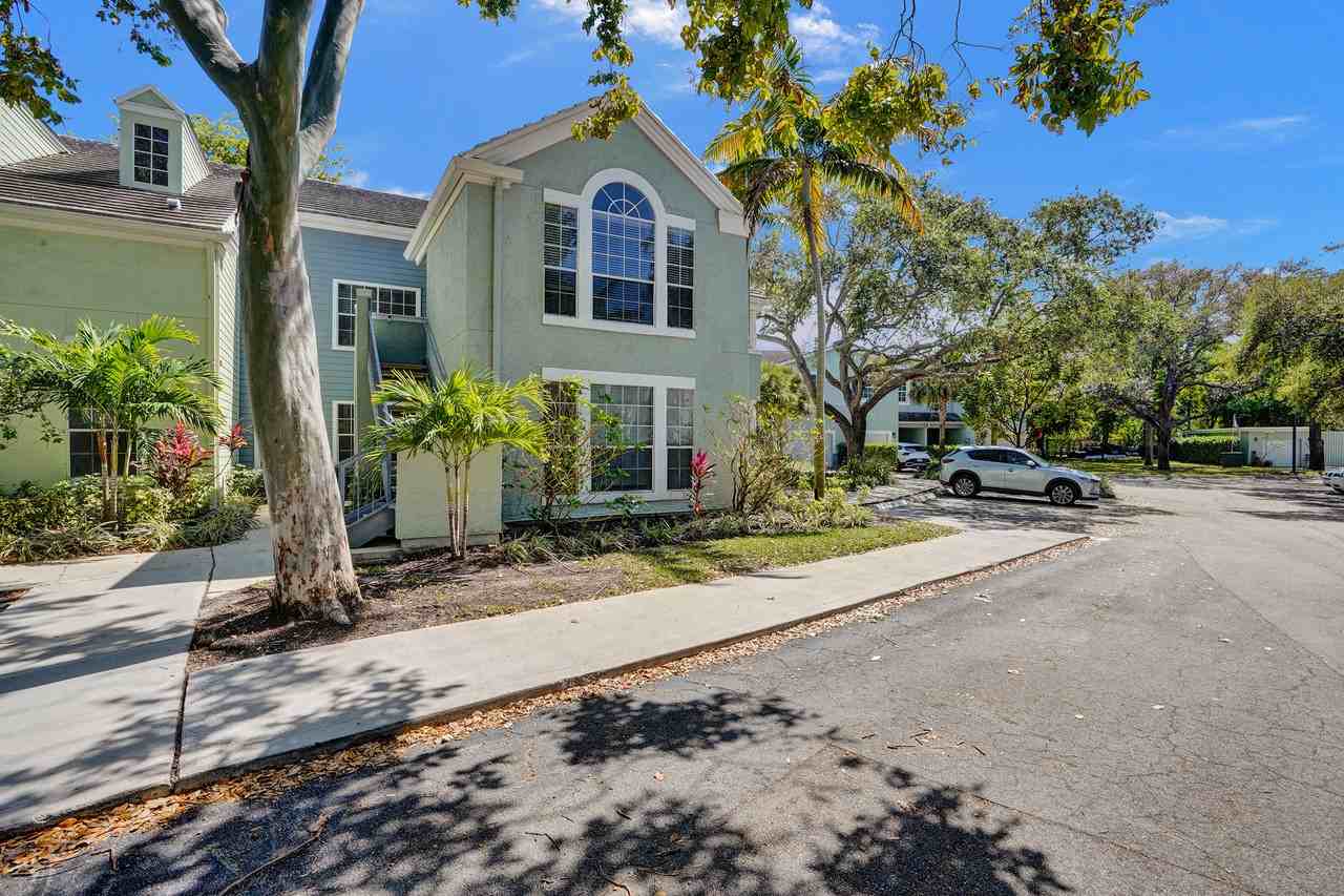 1050 Crystal Way - Photo 2 of 50