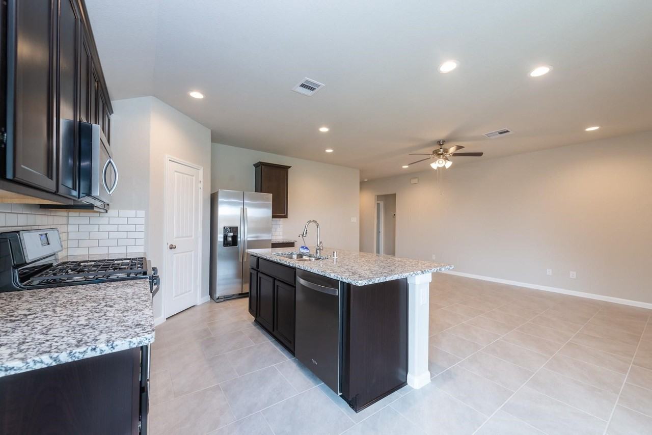 18351 Raven Rock Ln - Photo 7 of 24