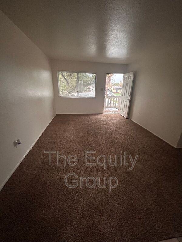 331 E Elm St #6 - Photo 3 of 10