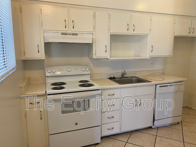 310 N Orange Ave #9 - Photo 7 of 12