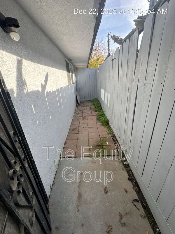 510 N Encina St #A - Photo 6 of 16