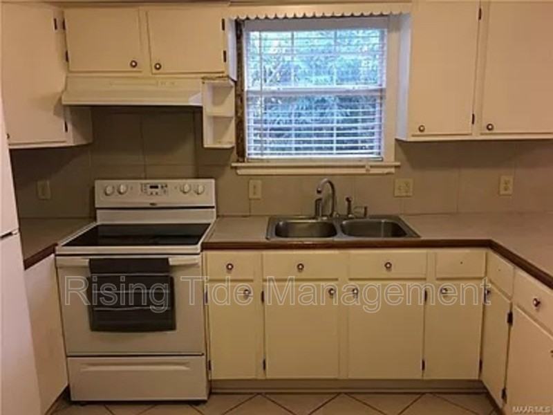 2914 Mcqueen St - Photo 2 of 3