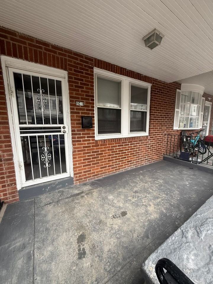 246 Linton St - Photo 3 of 23