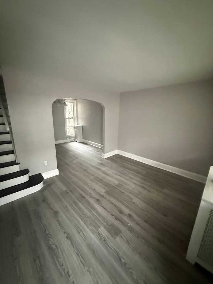 246 Linton St - Photo 4 of 23