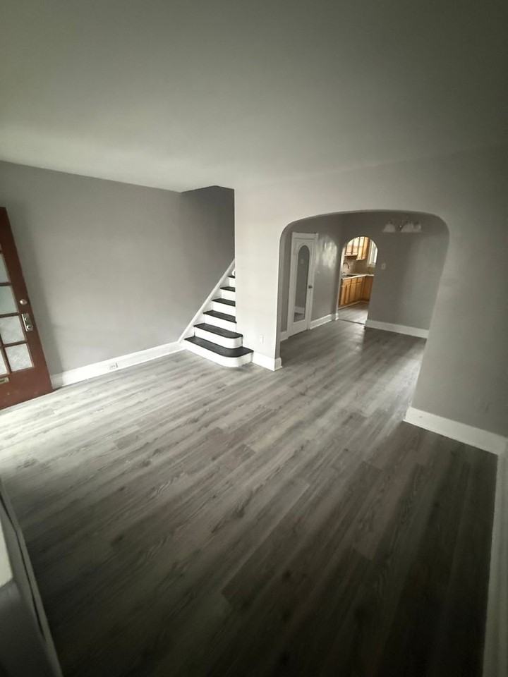 246 Linton St - Photo 5 of 23