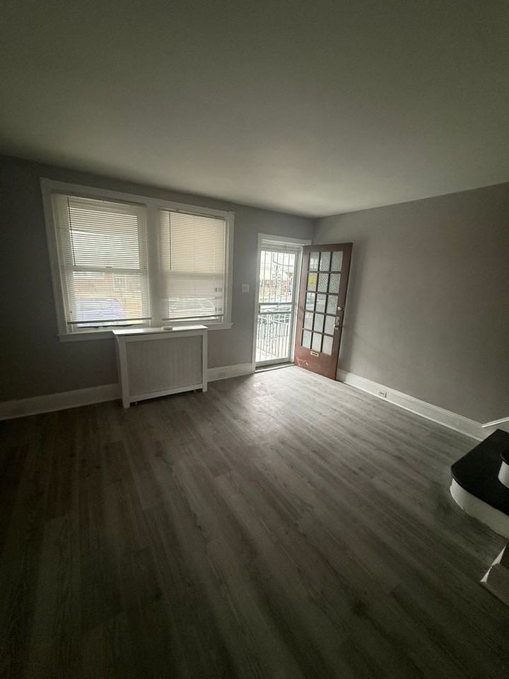 246 Linton St - Photo 7 of 23