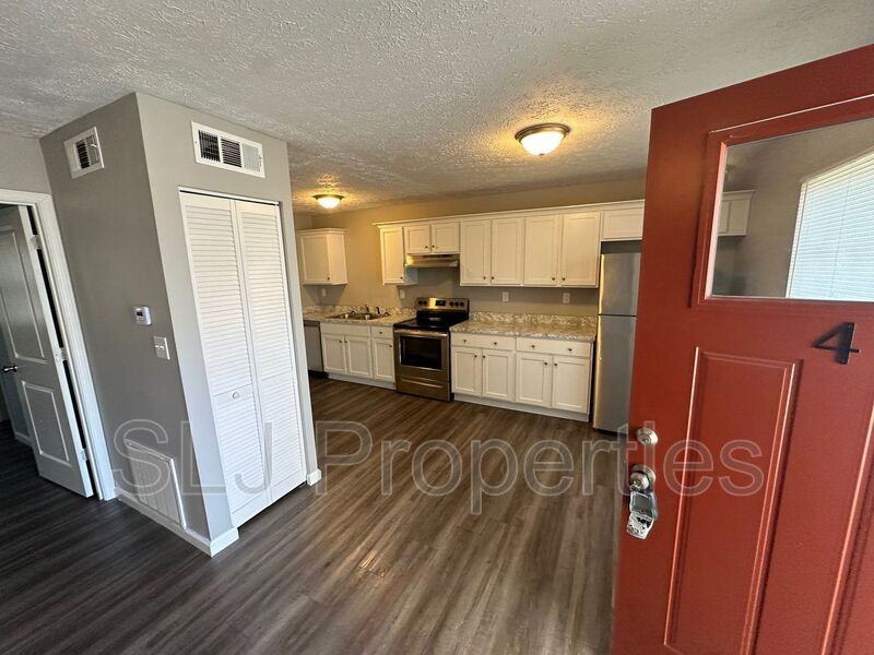 218 Watt St #4 - Photo 4 of 11