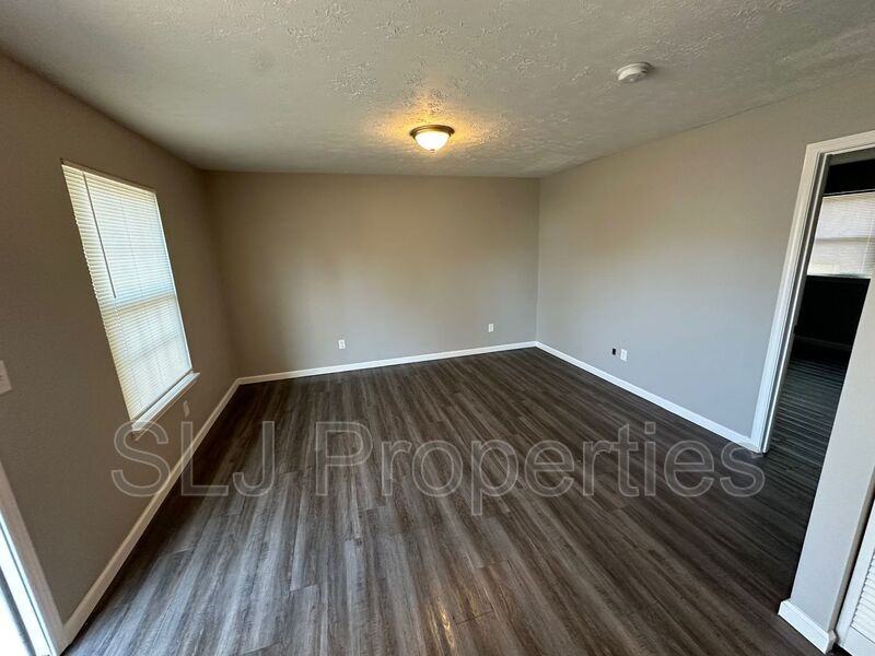 218 Watt St #4 - Photo 5 of 11