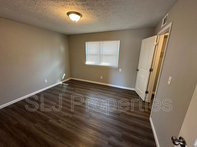 218 Watt St #4 - Photo 6 of 11