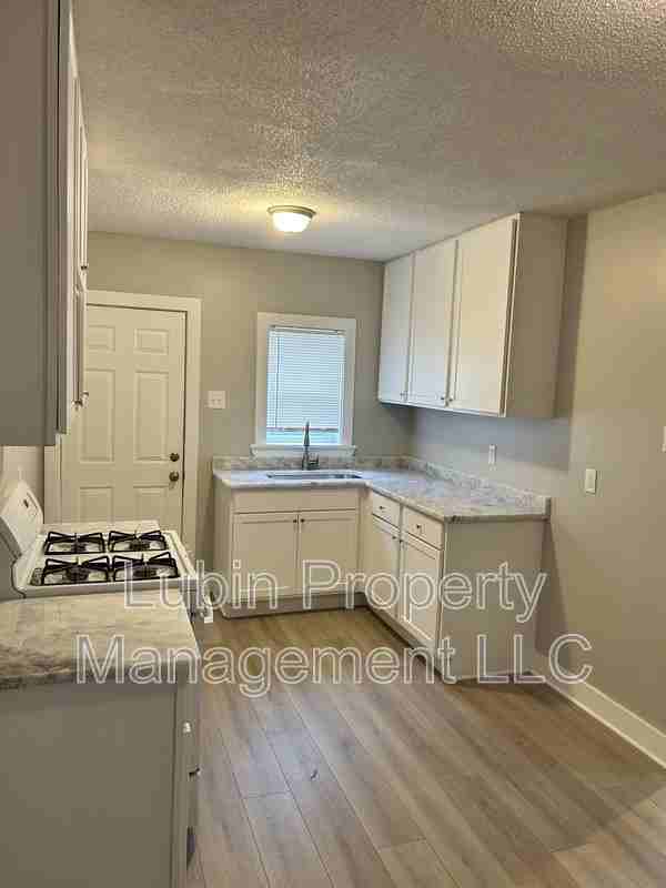 2406 Forest Ave - Photo 4 of 10