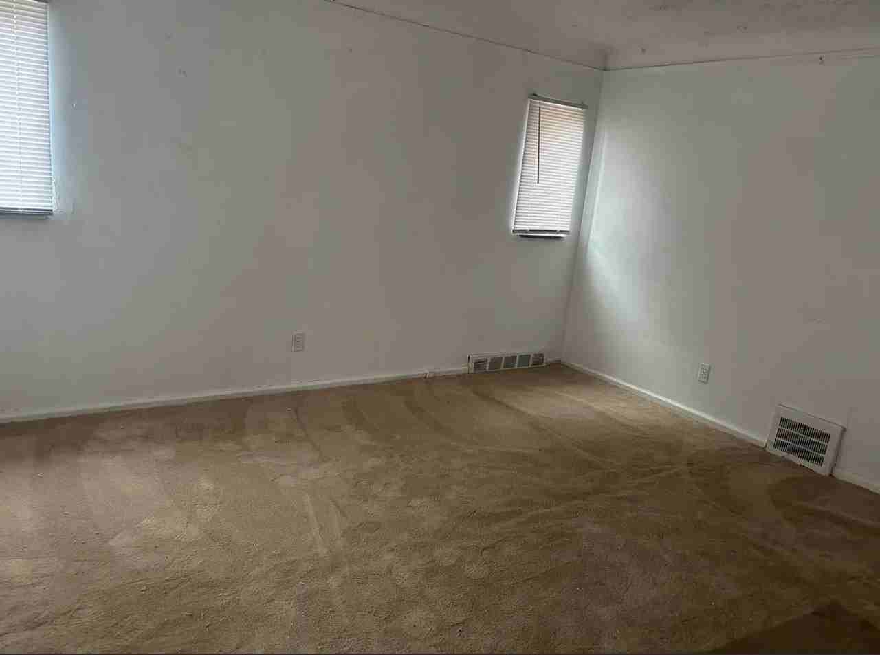 9215 Philip St - Photo 2 of 5