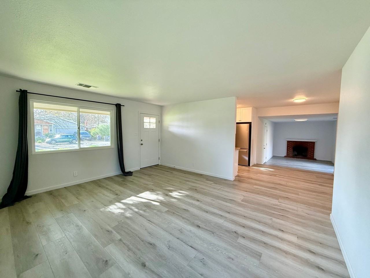 1725 Albion Pl - Photo 4 of 23