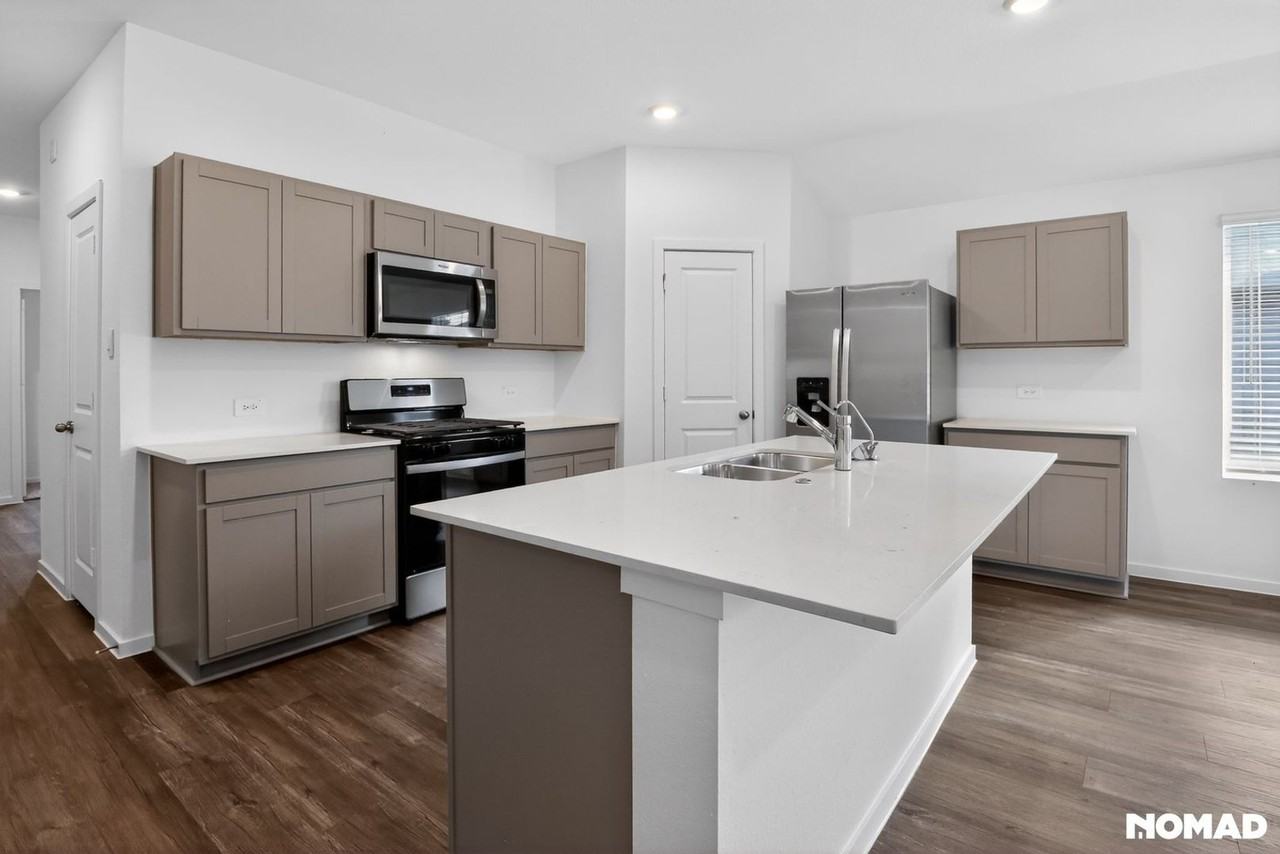 24756 Sage Meadows Way - Photo 4 of 31