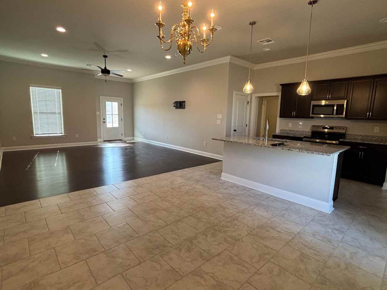 350 Hendry Dr - Photo 3 of 21