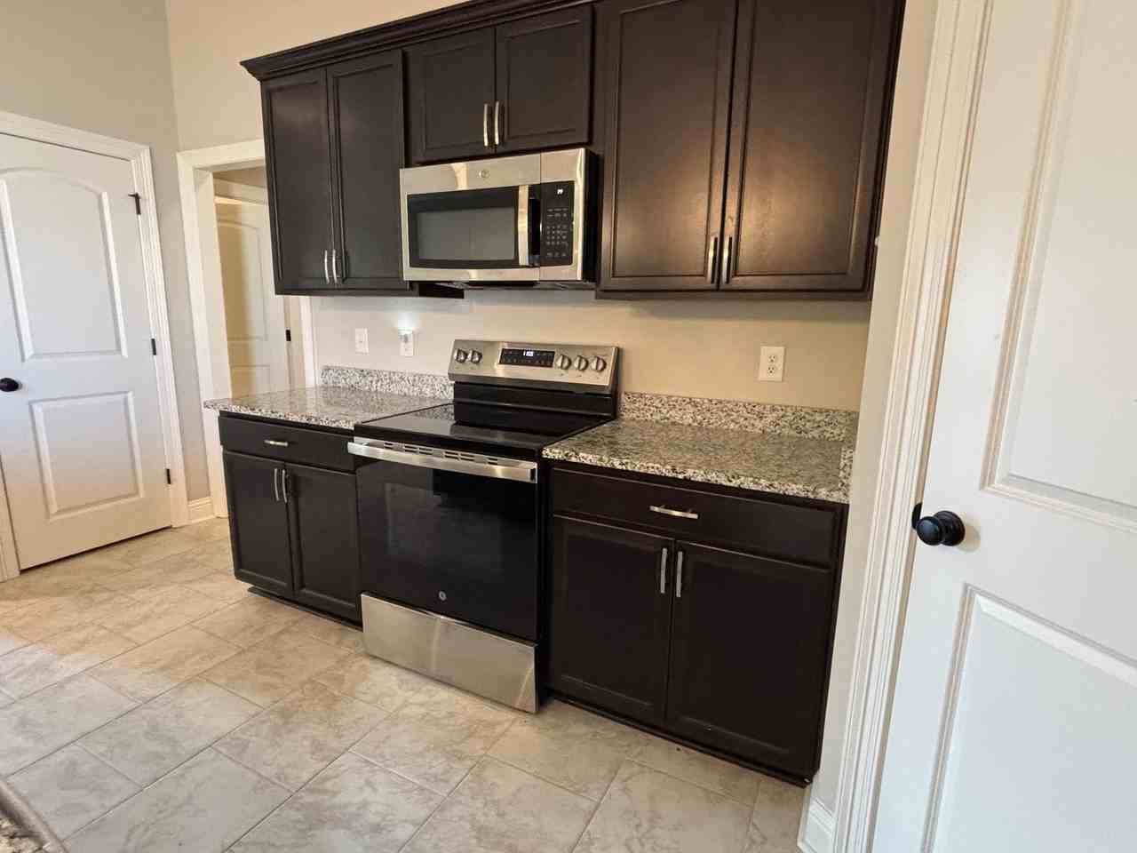 350 Hendry Dr - Photo 4 of 21