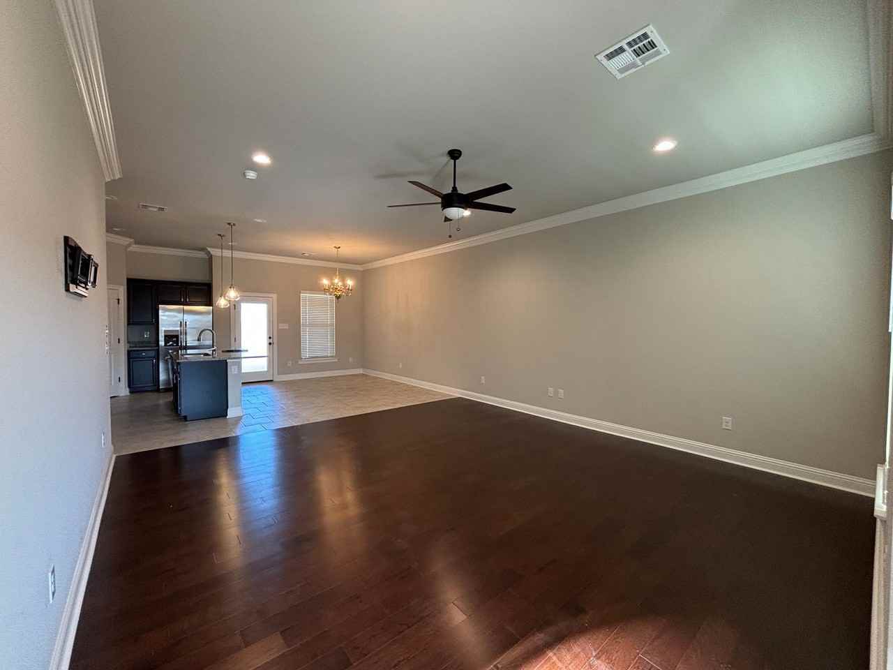 350 Hendry Dr - Photo 5 of 21