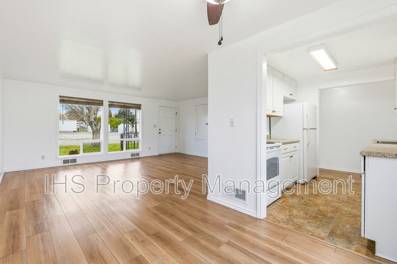 1402 Potter Ave - Photo 7 of 19