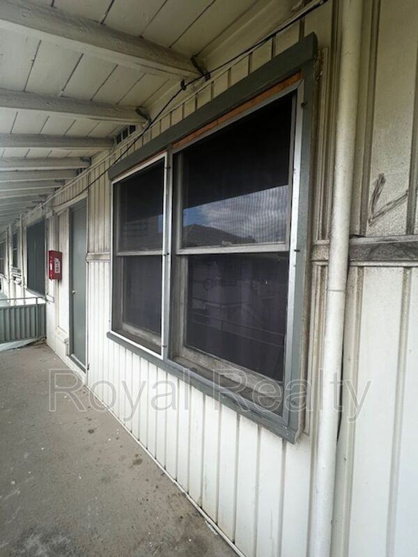 702 University Ave #1 - Photo 5 of 7