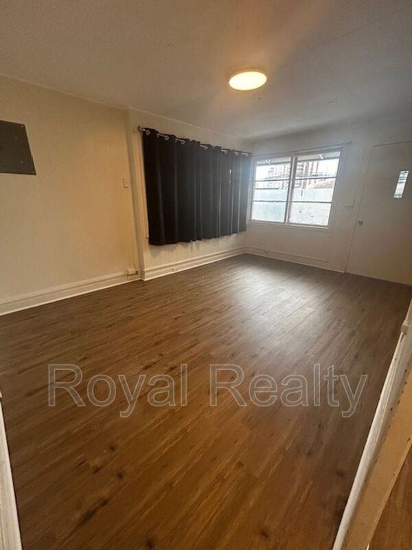 702 University Ave #1 - Photo 6 of 7