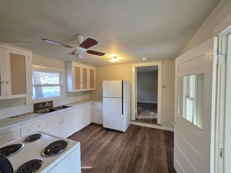 1618 Nw 8th St - Photo 5 of 11