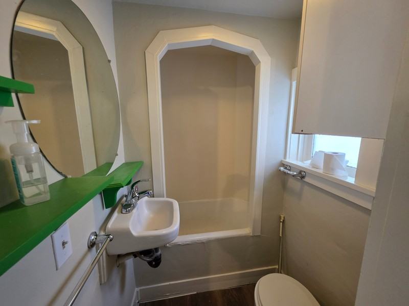 1618 Nw 8th St - Photo 6 of 11