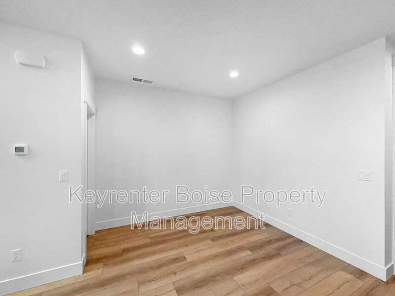 280 S Filbert Ln - Photo 4 of 14