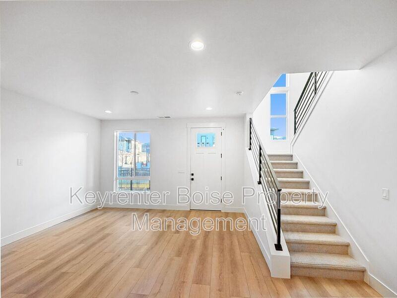 280 S Filbert Ln - Photo 5 of 14