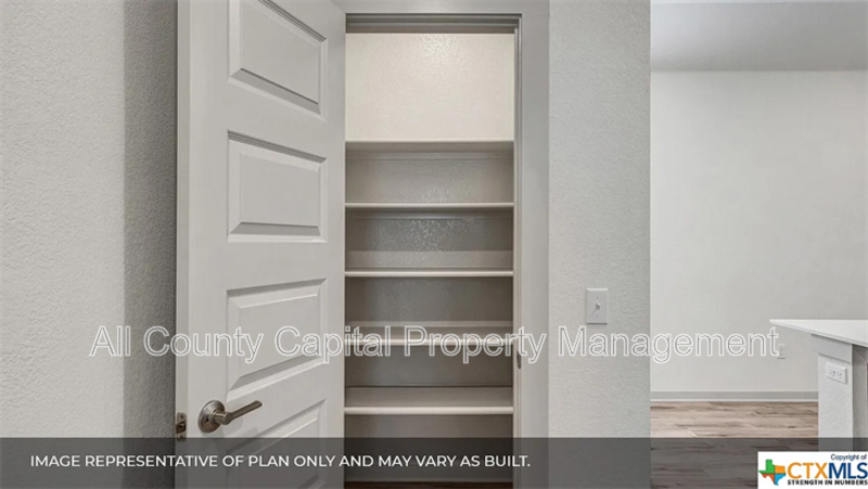 325 Fairfax Ave - Photo 7 of 18