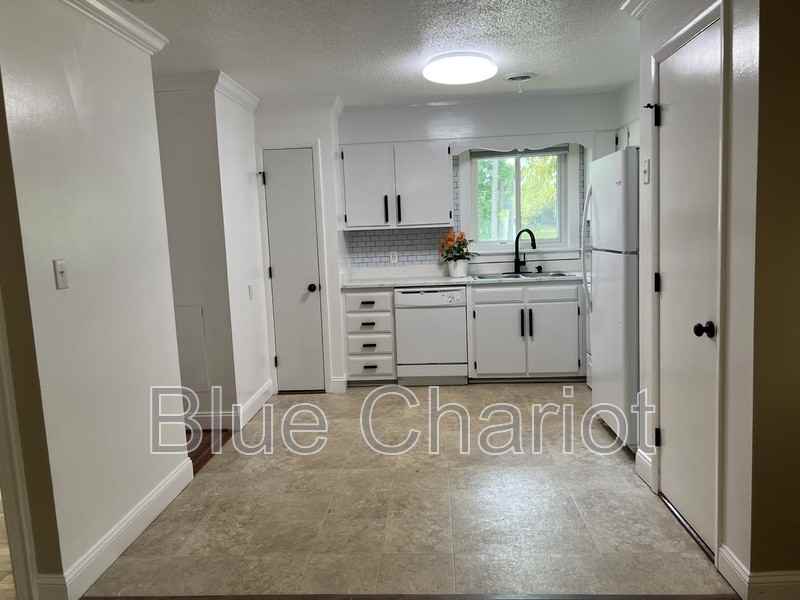 4100 Pittsford Rd - Photo 6 of 19