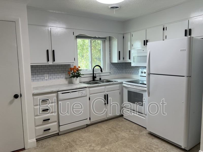 4100 Pittsford Rd - Photo 7 of 19