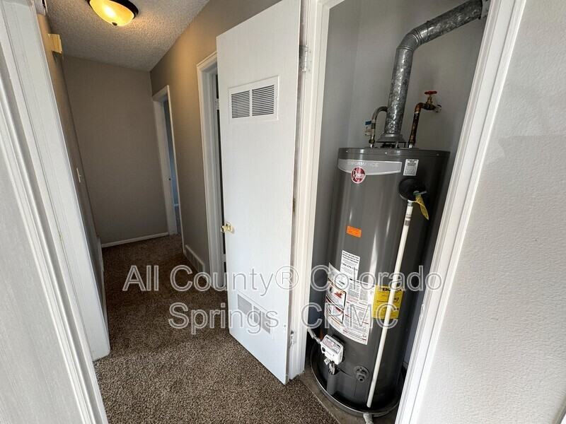 6680 Parkridge Ct - Photo 7 of 21