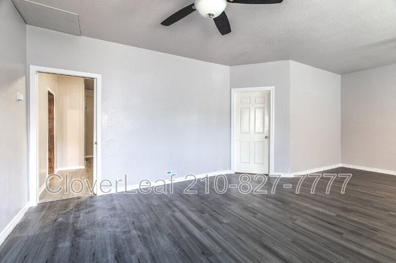 3402 W Travis St - Photo 6 of 22