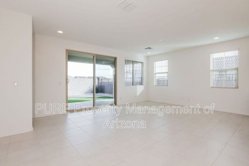 10254 W Crittenden Ln - Photo 3 of 21