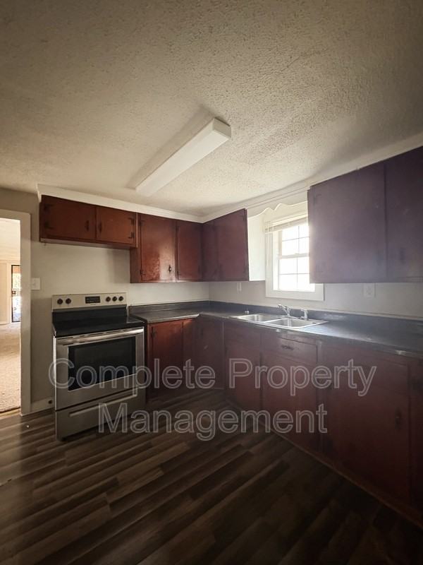 2129 Powderly Ave Sw - Photo 6 of 13