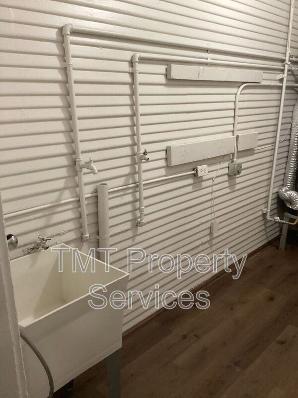 202 W Oak St - Photo 5 of 6