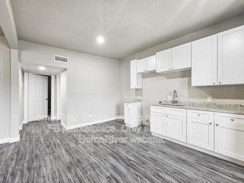 2708 Wilson #B - Photo 4 of 22