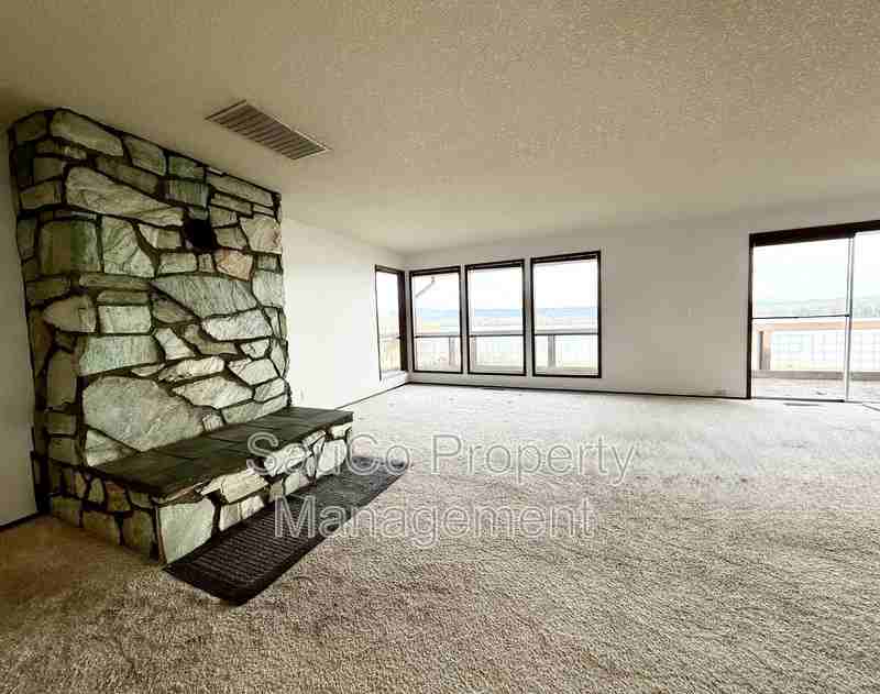 344 S 2nd St - Photo 4 of 20