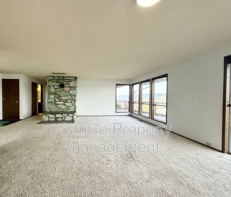 344 S 2nd St - Photo 5 of 20