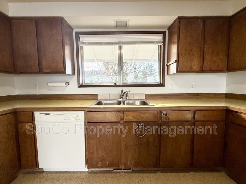 344 S 2nd St - Photo 7 of 20