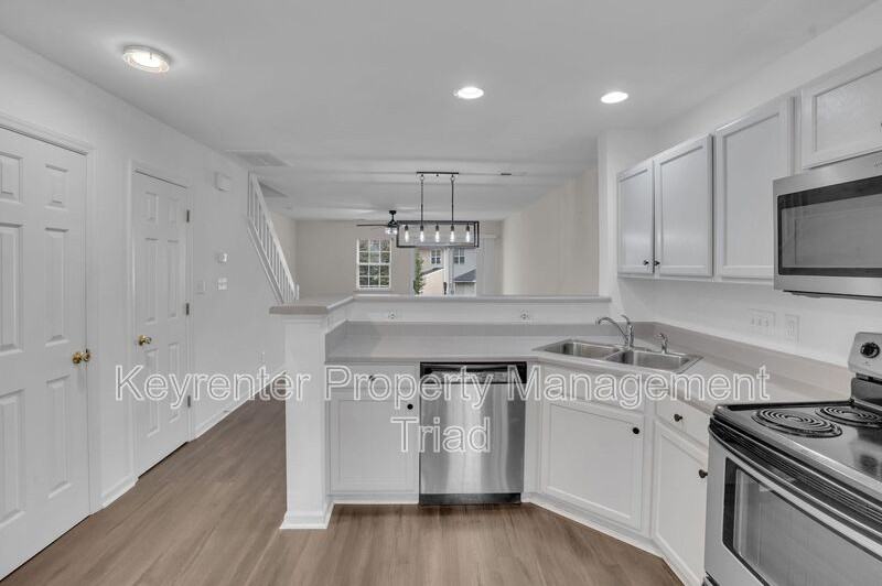 16 Raelans Cir - Photo 3 of 37