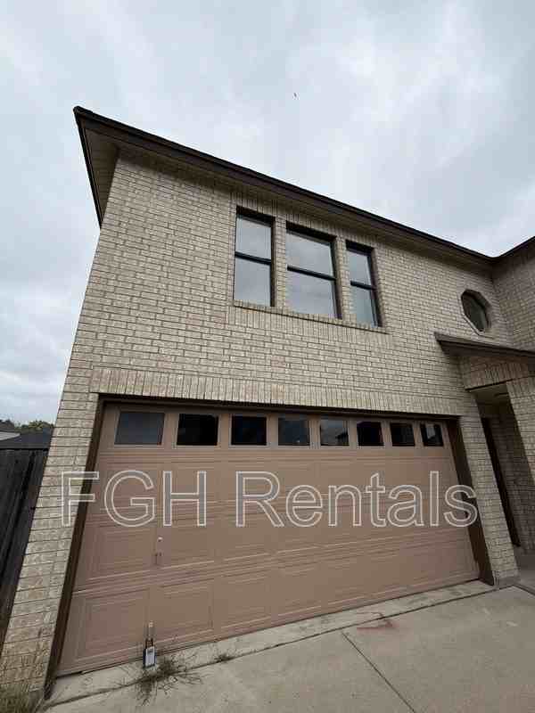 9607 Criswell Crk - Photo 2 of 16