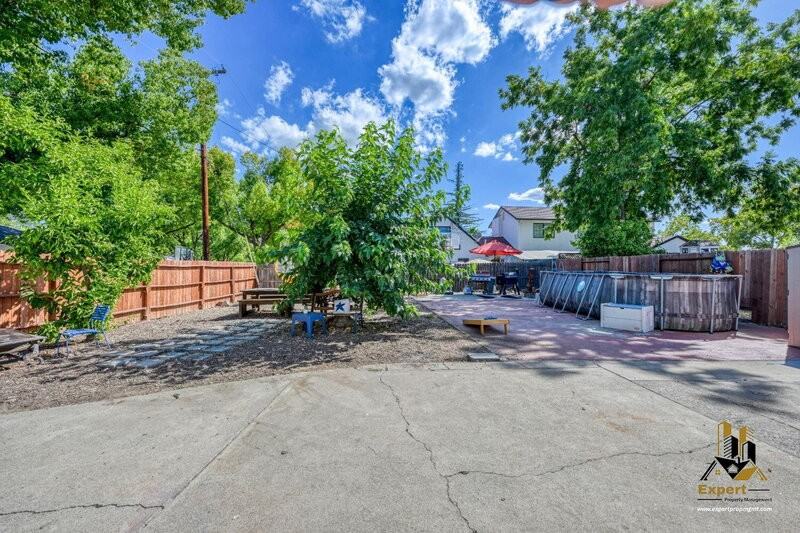 257 Cedar St - Photo 3 of 5