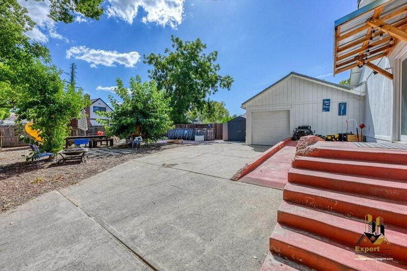 257 Cedar St - Photo 4 of 5