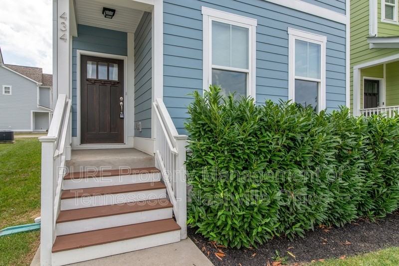 434 Elegance Way - Photo 2 of 33