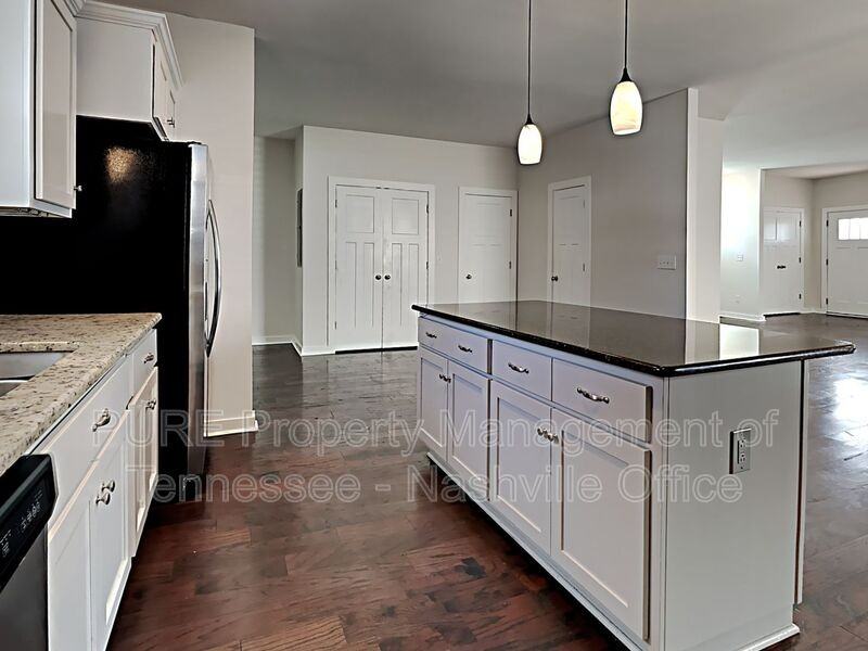 303 Gatewood Ave - Photo 4 of 35