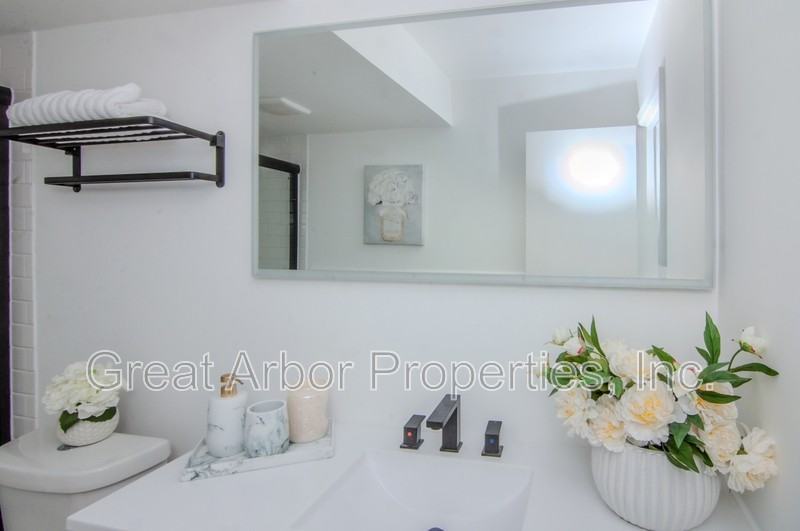 4194 Packard St #1 - Photo 6 of 31